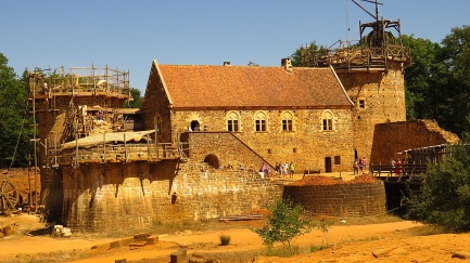 L'auberge de la tuilerie Guédelon, a medieval caste in the making. 